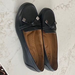 Natural Soles loafers GUC